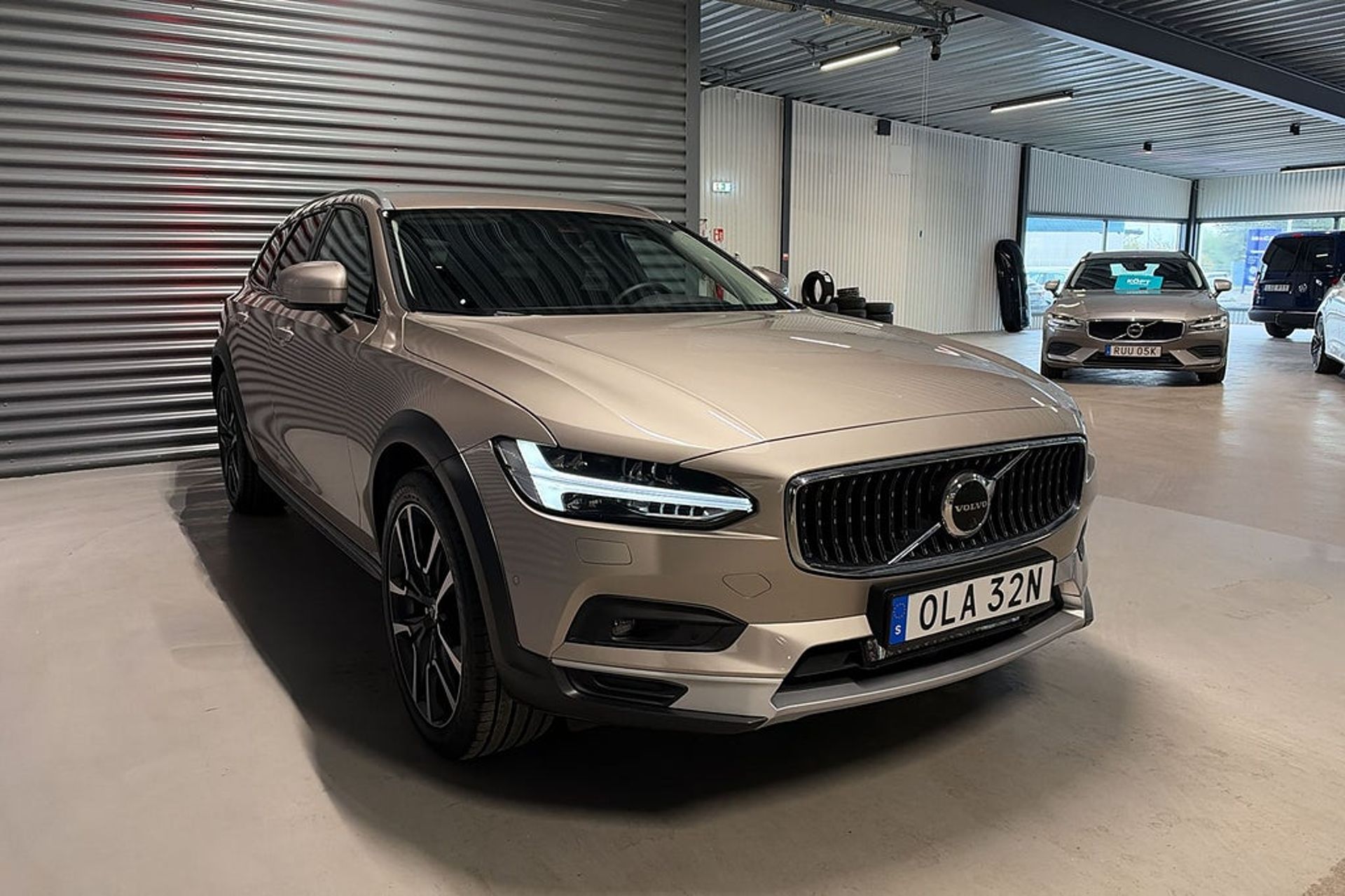 Volvo V90 Cross Country B4 AWD Plus 2023, photo 3/10