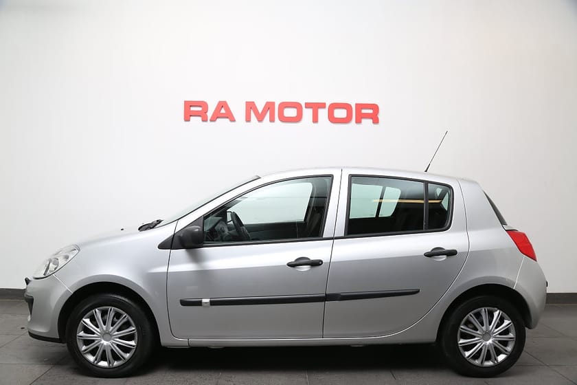 Bild 3 av Renault Clio  Halvkombi 1,6 112hk Automat 5-dörrars Motorv l Nybesik l Ny K-rem