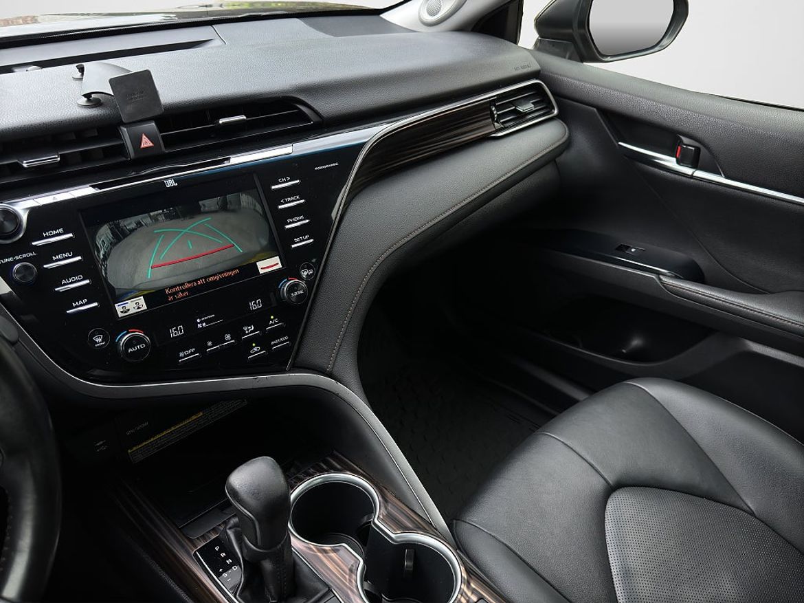 Toyota Camry Hybrid, bild 13 av 21