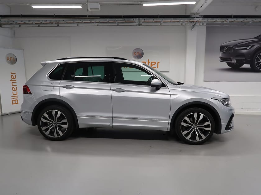 Bild 5 av Volkswagen Tiguan eHybrid 1.4 TSI R-Line V-Däck ingår Cockpit-Pano-Drag-K