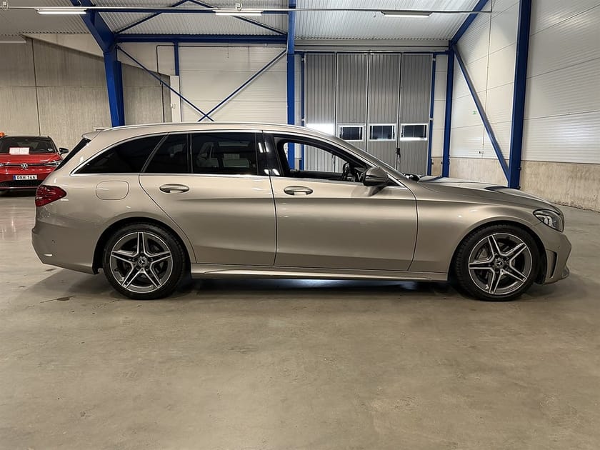 Bild 3 av Mercedes-Benz C 220 T d 194 HK / AMG Line / Burmester /