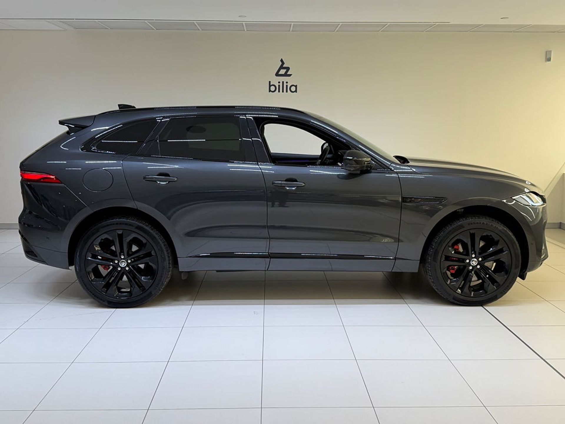 Jaguar F-Pace P400e PHEV 2025, photo 6/10