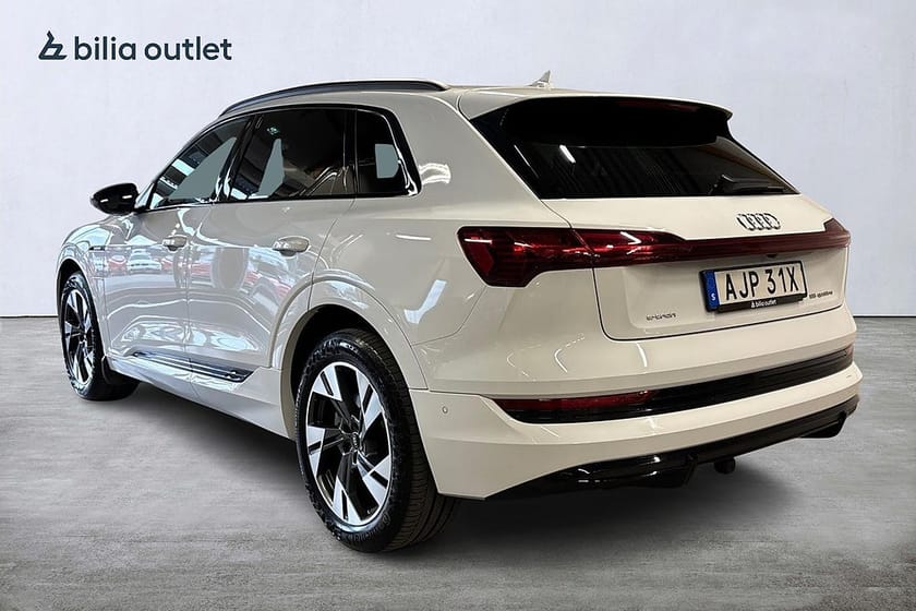Bild 3 av Audi e-tron 55 quattro S Line /Dragkrok / Night Vision /HUD/ Matrix