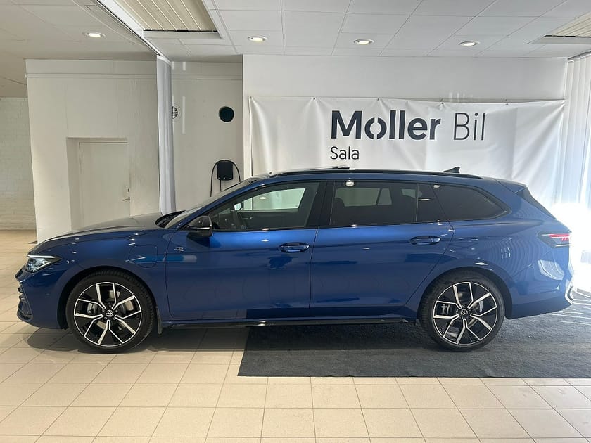 Bild 3 av Volkswagen Passat Variant eHybrid 1.5 TSI R-Line Panorama|Moms|Drag|HuD