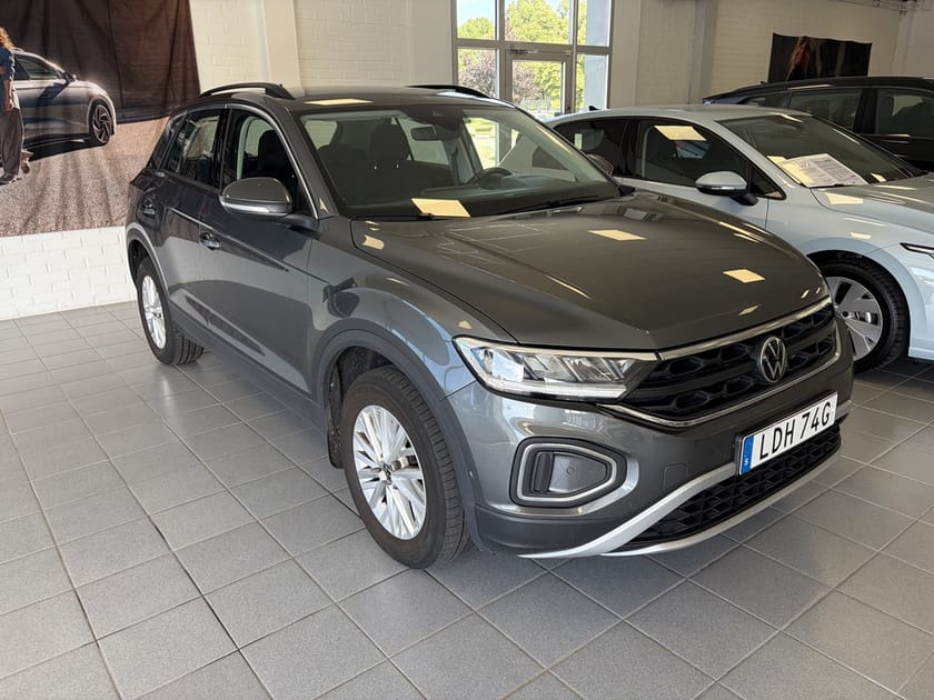 Bild 3 av Volkswagen T-Roc PB   1.5 TSI 150 HK 7 VXL DSG //Dragkrok//Kamera//