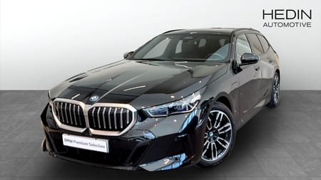 BMW 530e xDrive Touring M Sport Drag Driving Ass plus