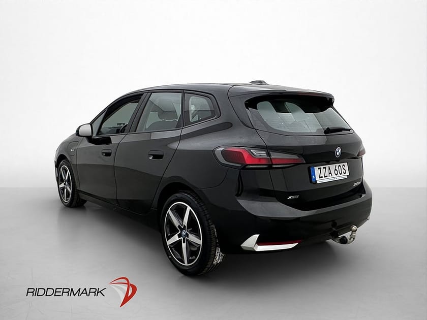 Bild 5 av BMW 225e xDrive Active Tourer 245hk HuD 360° Navi Drag