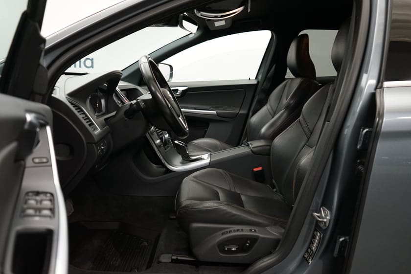 Bild 5 av Volvo XC60 D4 AWD Classic Summum, Baklucka elmanövrerad, Dragkrok