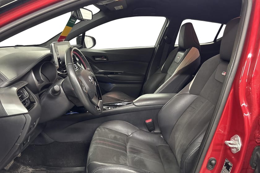 Bilde 3 av Toyota C-HR Hybrid GR Sport I Velholdt I Kompl. service