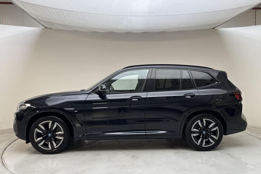 Bild 2 av BMW iX3 LCI, G08 (286hk) M Sport Helläder Inspiring