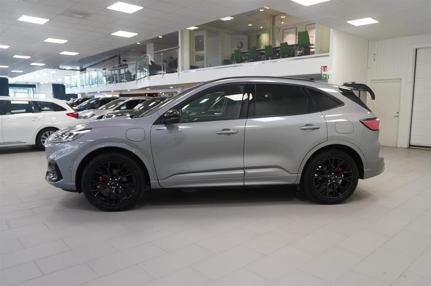 Bild 3 av Ford Kuga Plug-In Hybrid ST-Line X Black Edt. Pano Drag Teknik Pkt.