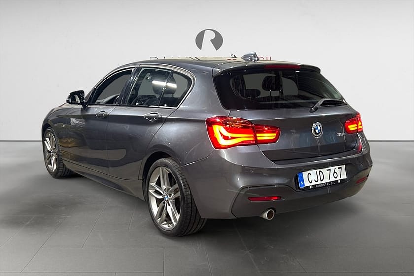 Bild 5 av BMW 118d Steptronic 150 HK AUT M-SPORT SVART INNERTAK 0.4L/MIL