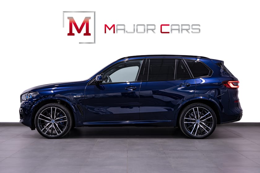 Bild 3 av BMW X5 xDrive45e iPerformance M Sport Ultimate Pano Sky B&W 22" DAP Luft-F