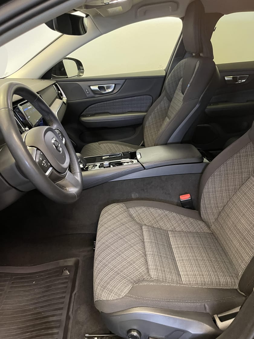 Bild 5 av Volvo V60 Recharge T6 Core Edition / Tonade rutor / Backkamera / Navigation /