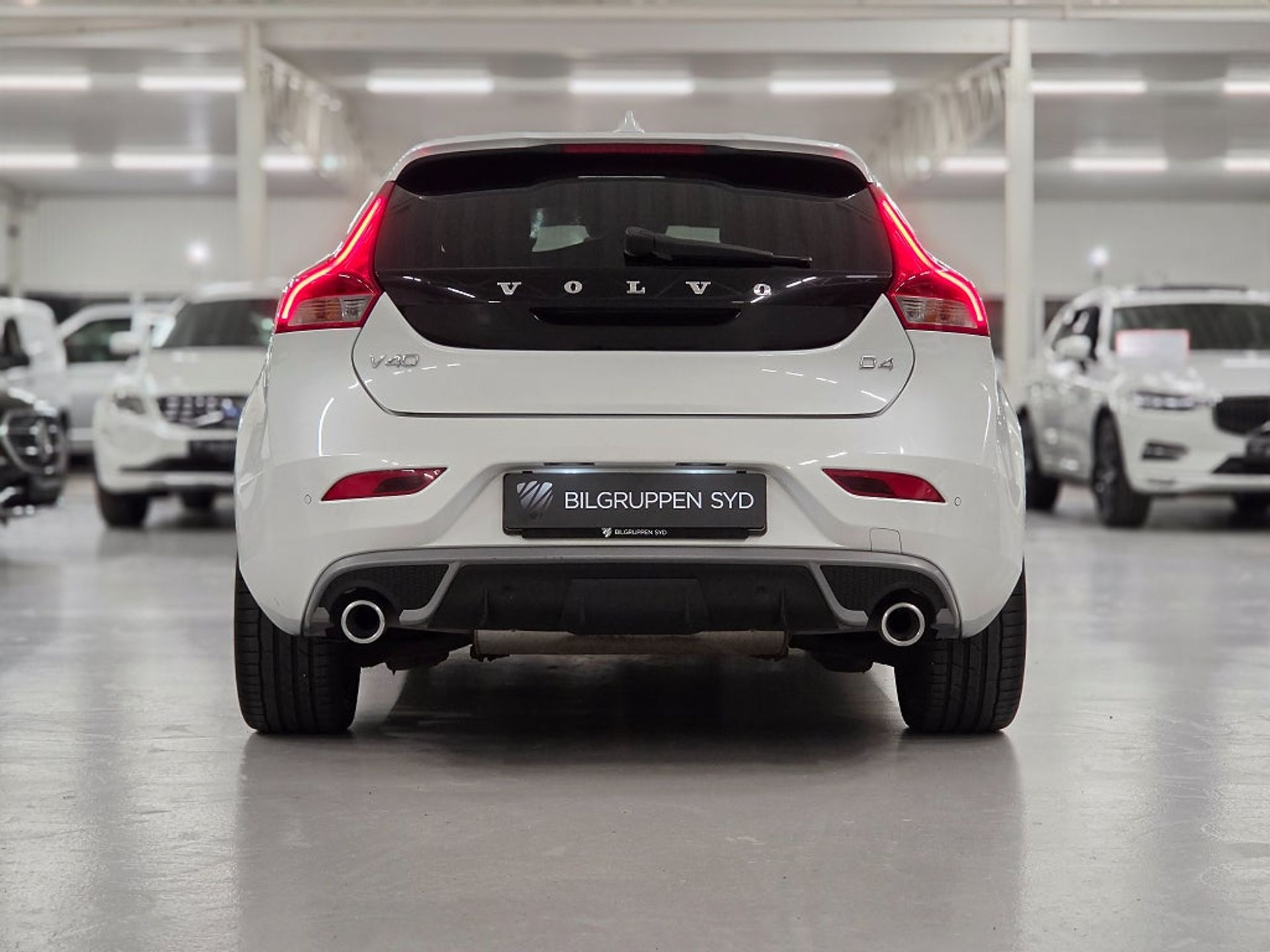 Volvo V40 D4 Your R-Design 2016, photo 6/10