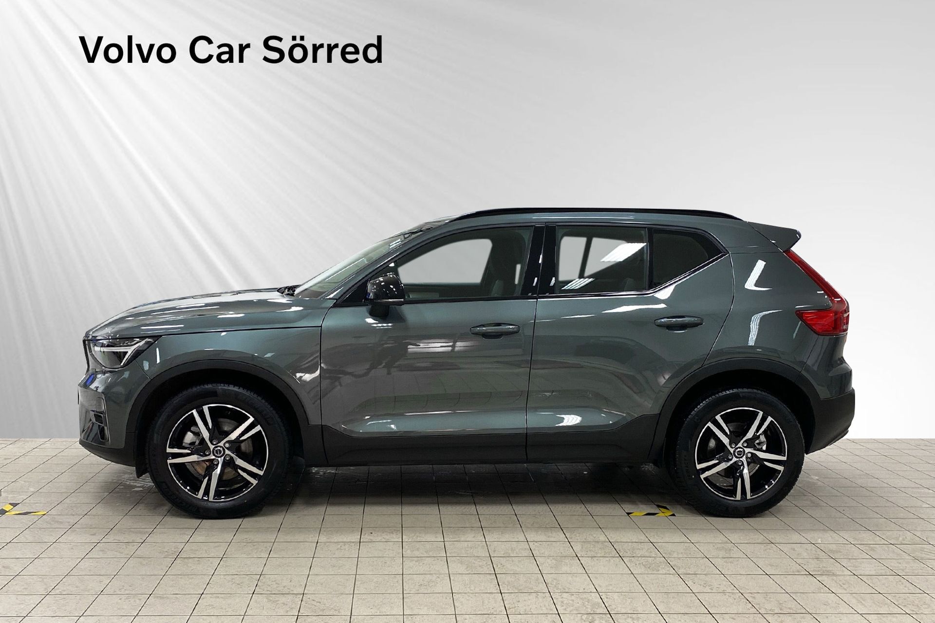 Volvo XC40 B4 FWD Bensin Plus Dark 2026, bild 3/10