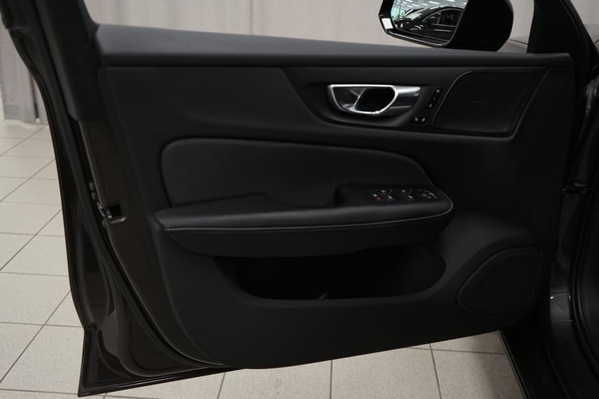 Bild 5 av Volvo V60 Recharge T6 R-Design | HarmanKardon PremiumSound | Drag |