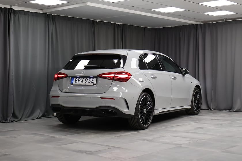 Bild 2 av Mercedes-Benz A 250 e AMG Night Edition Advanced Plus LED Lesebar