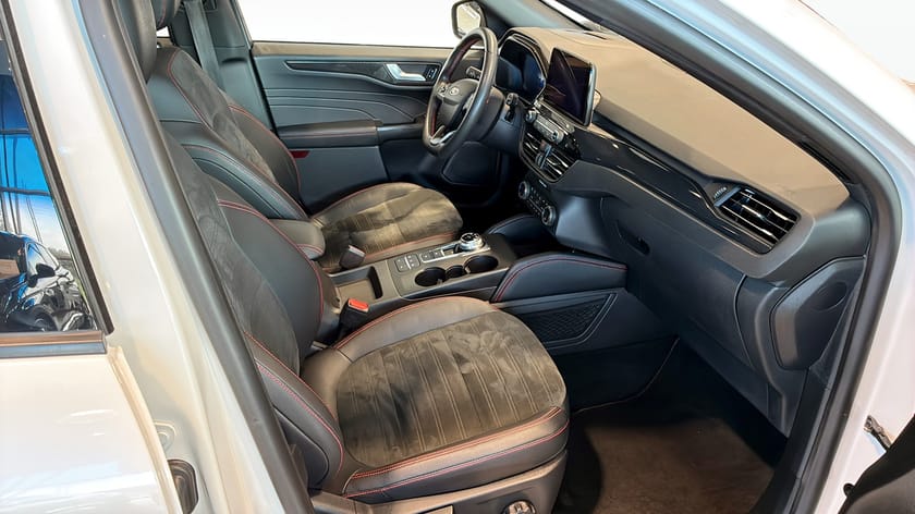Bild 3 av Ford Kuga Plug-In Hybrid ST-Line-X Phev 225 hk Pano | B&O | Drag | Head-up
