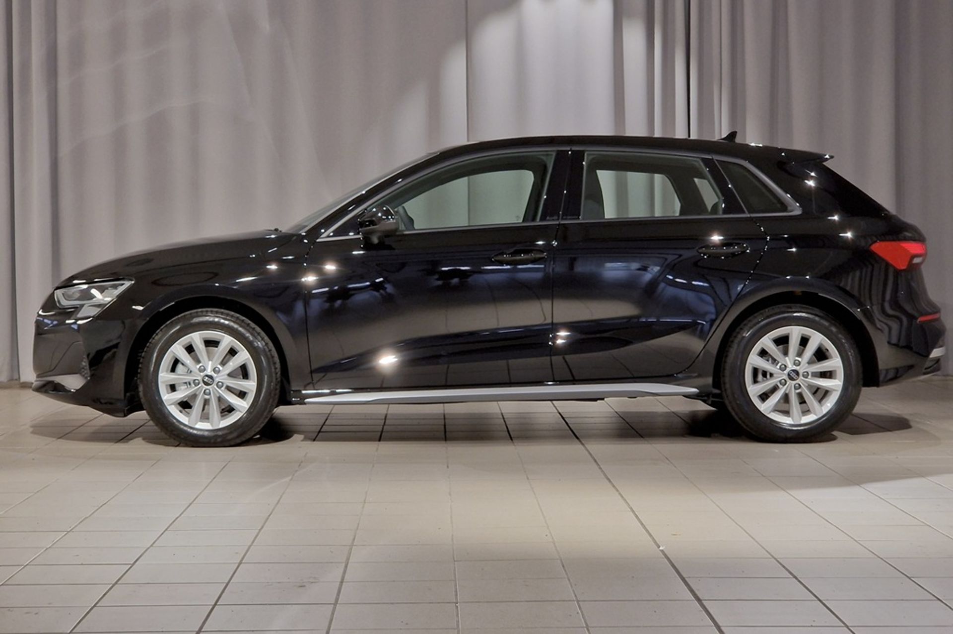 Audi A3 TFSI 110 KW S TRONIC PROLINE 2027, photo 2/10