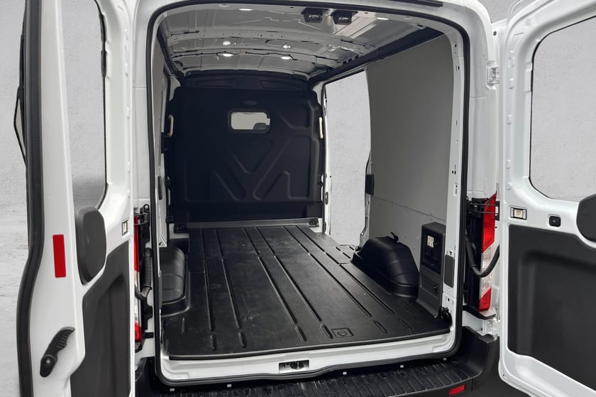 Bilde 5 av Ford E-Transit 425 309km WLTP L2H2 360°kam 3 seter 1358KG nyttelast!