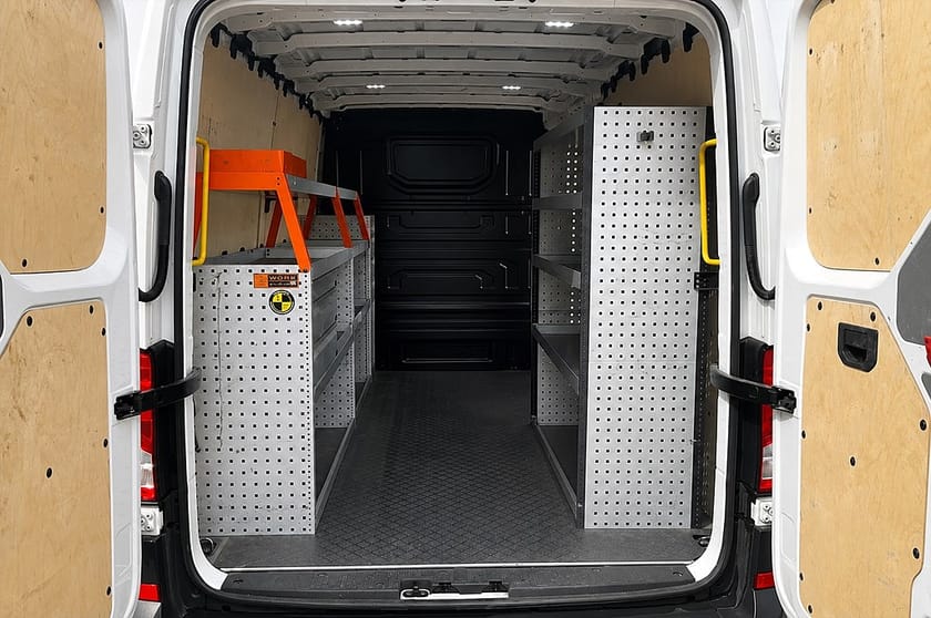 Bild 4 av Volkswagen Crafter 35 2.0 TDI L3H2 Drag Inredd 3-sits Kamera Värmare MOMS