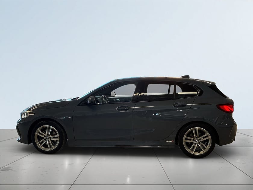 Bild 4 av BMW 118i M Sport Mvärme Rattvärme Ambient light S&V-däck