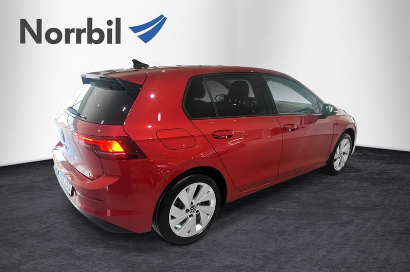 Bild 4 av Volkswagen Golf eTSI 150 DSG 360 kameror Drag Keyless