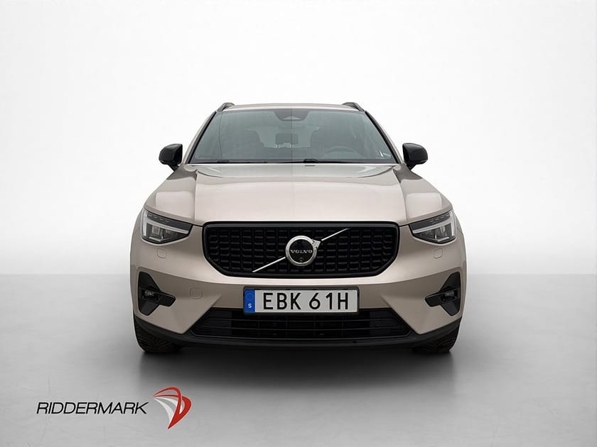 Bild 2 av Volvo XC40 B4 197hk Plus Dark Navi 360°-K Carplay Adp-fart