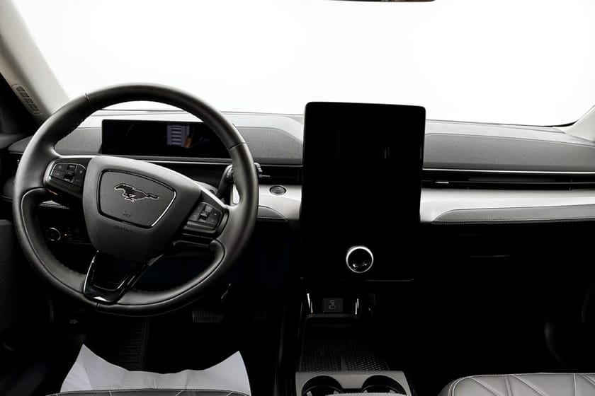 Bild 4 av Ford Mustang Mach-E Standard Range RWD, (70 kWh) 269hk (198kWh)