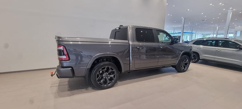 Bild 2 av RAM 1500 Crew Cab 5.7 V8 HEMI Flex Fuel 4x4 TorqueFlite