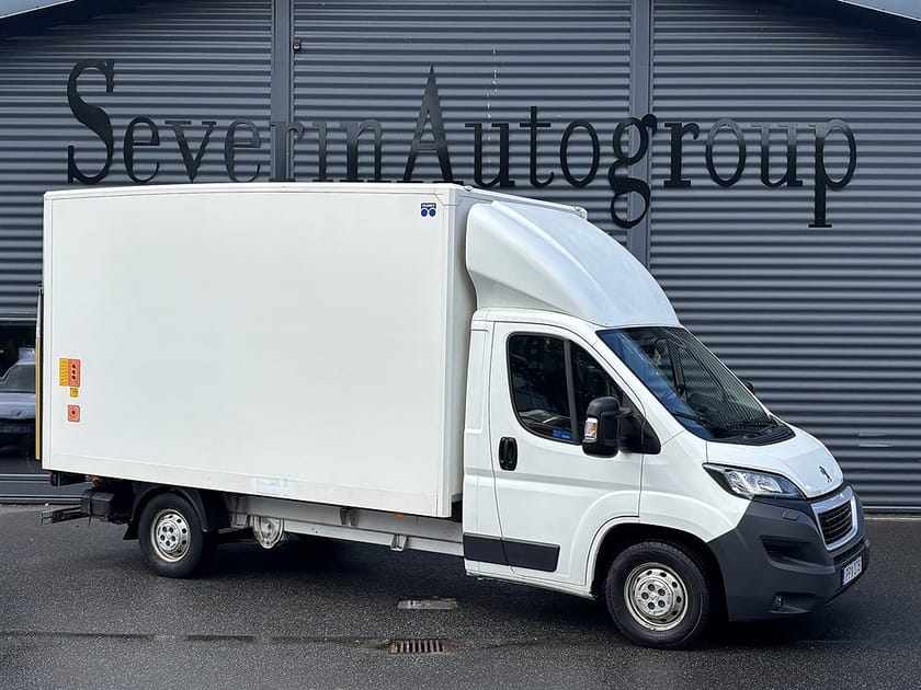 Bild 1 av Peugeot Boxer Chassi Cab 335 2.0 (131hk) Bakgavellyft