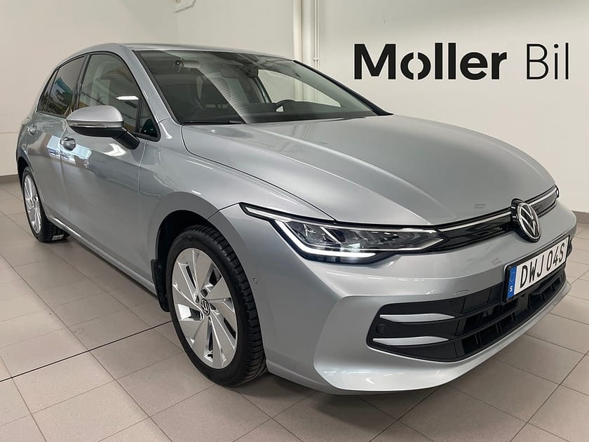 Bild 1 av Volkswagen Golf EDITION eTSI 150Hk DSG | P-VÄRMARE | KAMERA | KEYLESS |