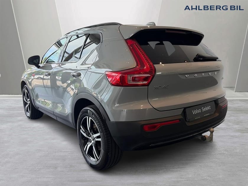 Bild 3 av Volvo XC40 B3 FWD Bensin Plus Dark. Backkamera, Navi, Adaptiv farthållare,  Programmerbar bränslevärm,  Rattvärme