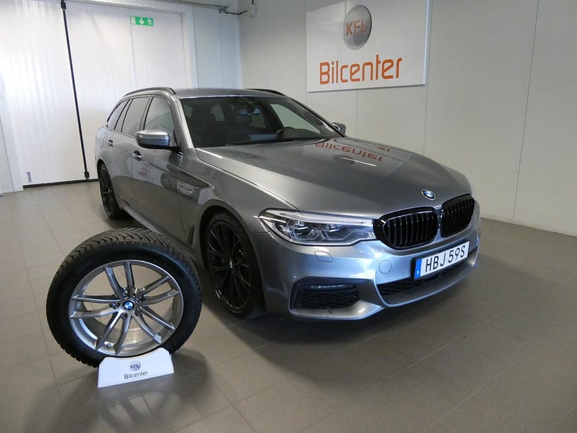 Bild 1 av BMW 530d xDrive Touring M Sport Värmare-Skinn-Drag-Pano-360°-H&K-HUD