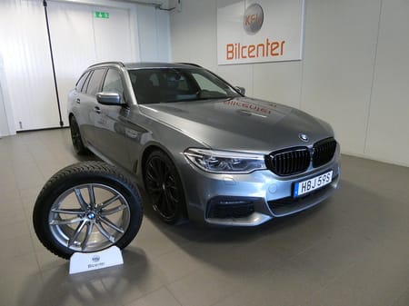 BMW 530d xDrive Touring M Sport Värmare-Skinn-Drag-Pano-360°-H&K-HUD