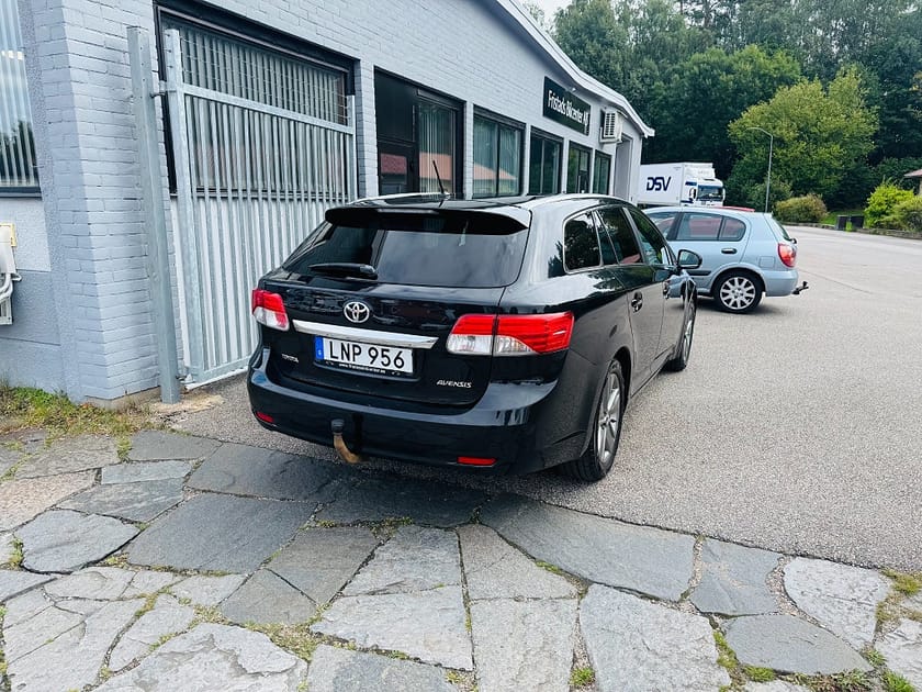 Bild 3 av Toyota Avensis Kombi 1.8 147HK EDITION 50 / DRAG / BACKKAMERA