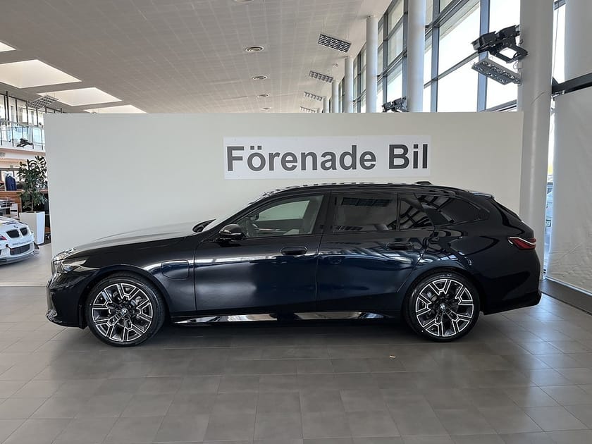 Bild 3 av BMW 530e xDrive Touring M Sport B&W Drag Rattvärme ComfortAccess