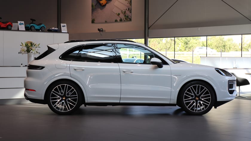 Bild 4 av Porsche Cayenne E-Hybrid / VAT / Bose / Dragkrok