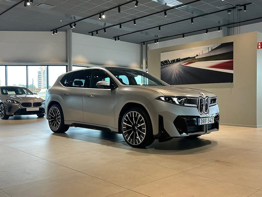 Bild 3 av BMW iX3 50 xDrive M Sport Supercharged Pano D/A Plus H/K Drag