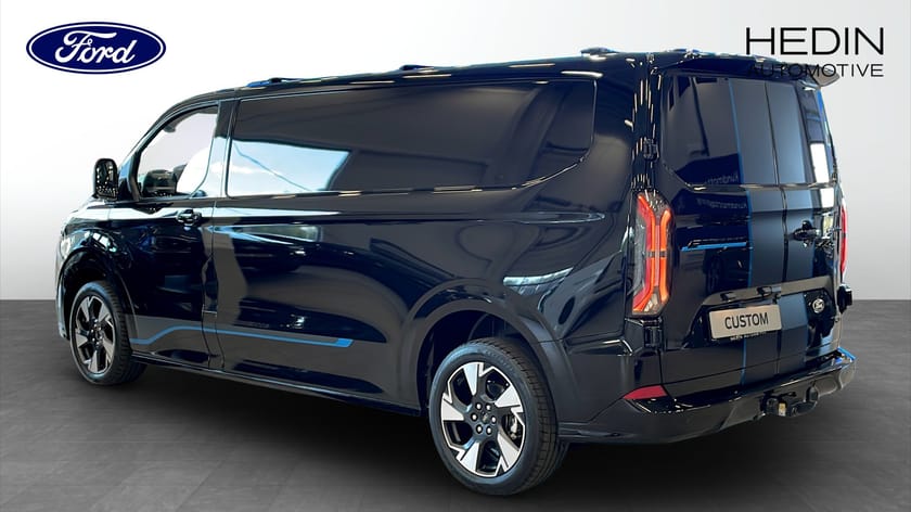 Bild 2 av Ford Transit Custom 82.5 kWh AWD E-CUSTOM  SPORT SKÅP 340L / 360-kamera / Drag