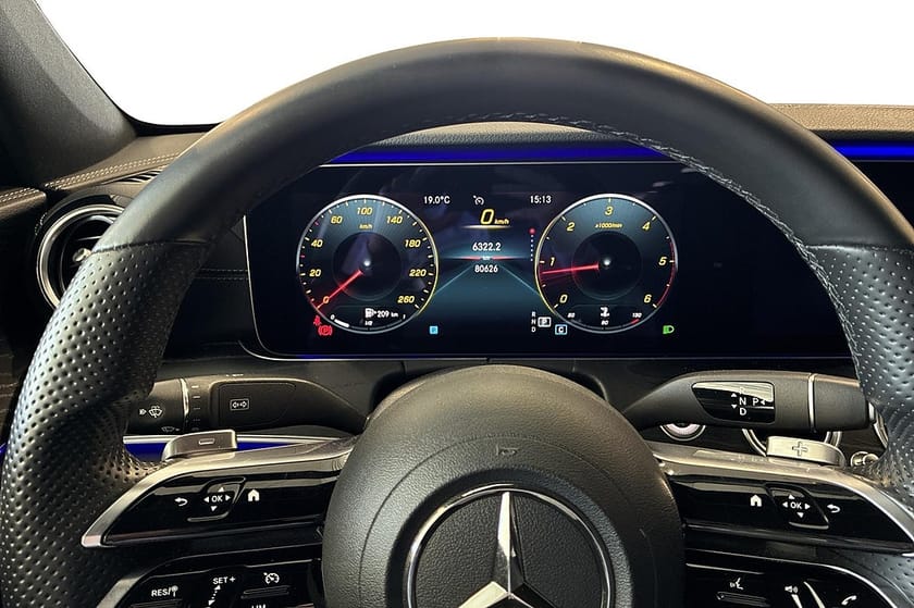 Bild 5 av Mercedes-Benz E 220 d E220d  AMG Line | KEYLESS-GO- | 360 | Drag | värmare |