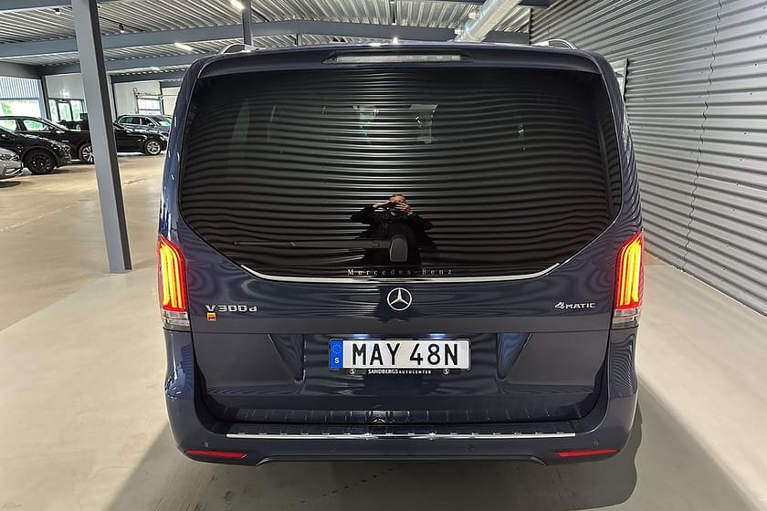 Bild 5 av Mercedes-Benz V 300d 4MATIC 3.2t AMG 360-kamera Värmare Burmester Navi Drag