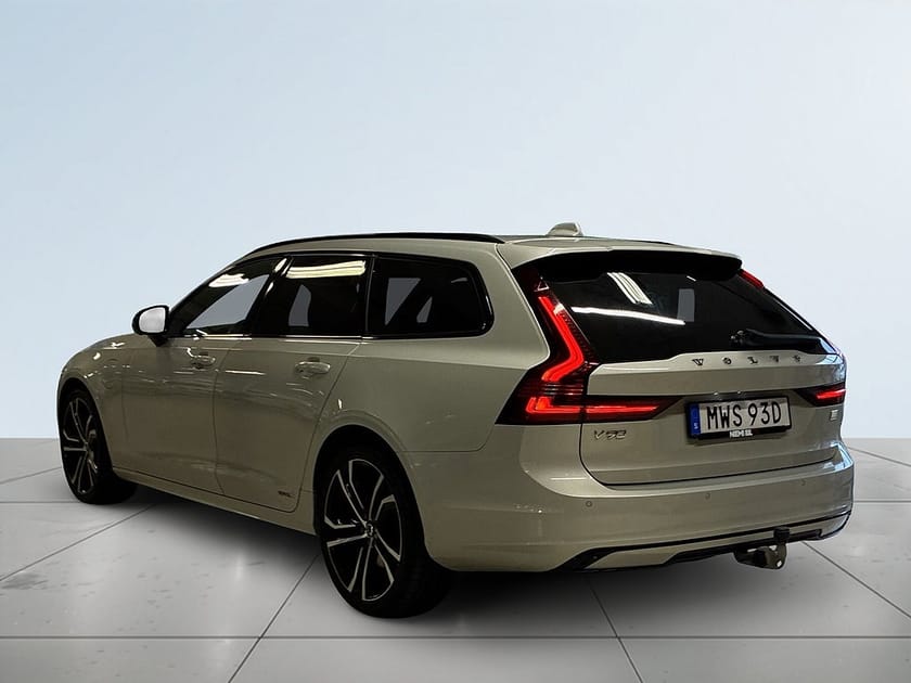 Bild 5 av Volvo V90 PLUG-IN T8 AWD R-Design Drag HuD 360° B&W Pano Navi S&V