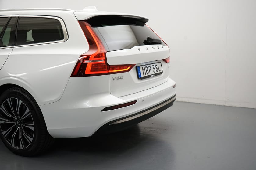 Bild 3 av Volvo V60 Recharge T6 Core Edition, Dragkrok, Parkeringskamera bak