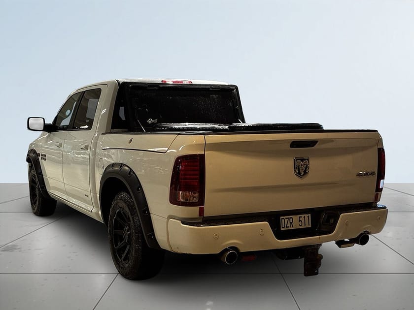 Bild 5 av RAM 1500 Crew Cab Dodge 5.7 V8 HEMI 4x4 Drag Mvärme Bkamamera Navi S&V