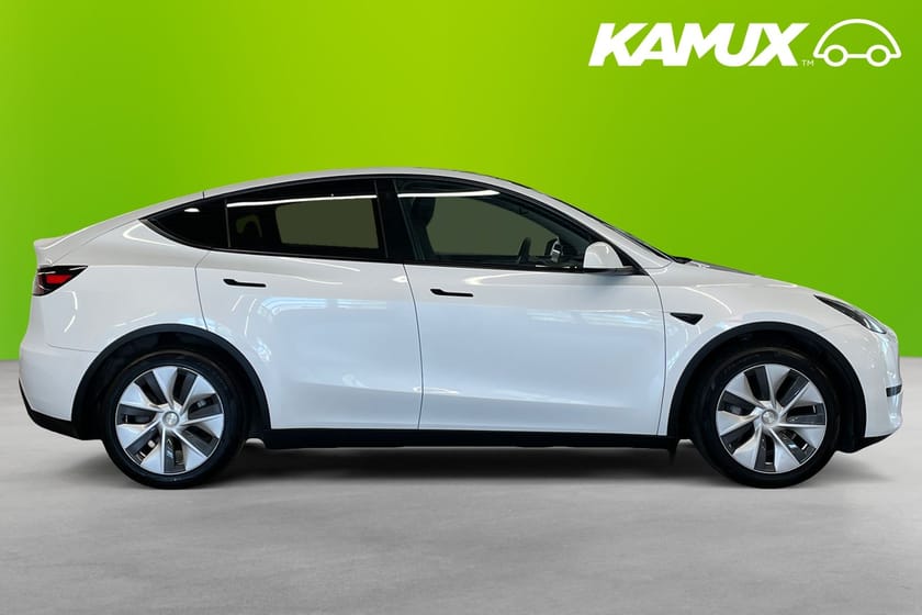 Bild 2 av Tesla Model Y Standard Range RWD Pano Skinn 360° Drag