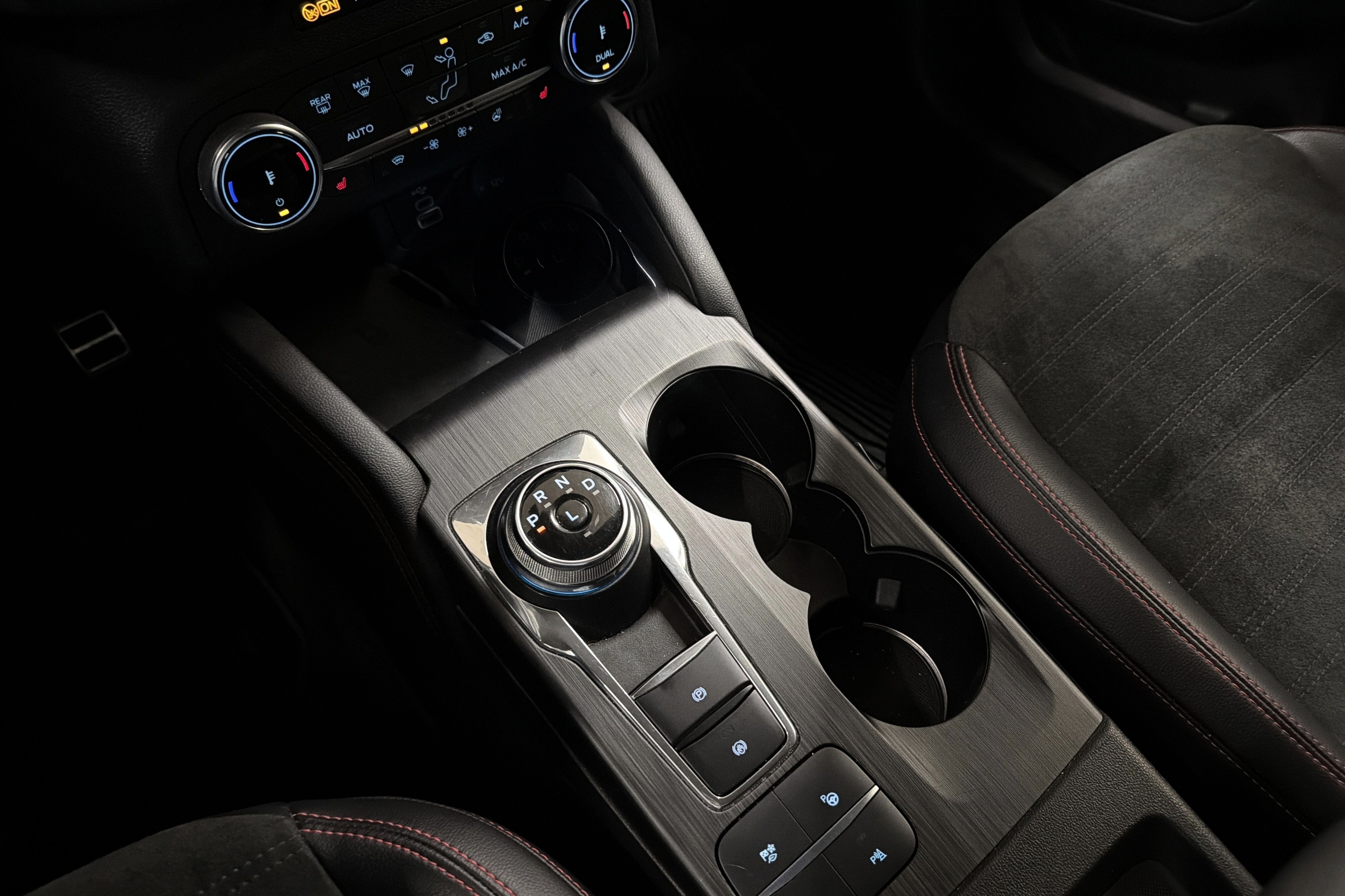 Ford Kuga Hybrid AWD bilde 30
