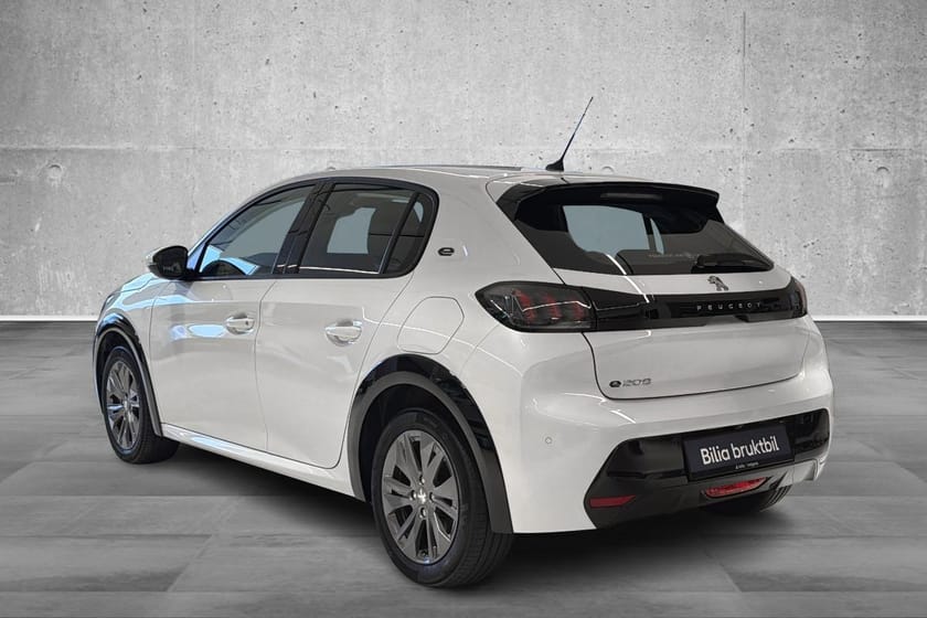 Bilde 2 av Peugeot e-208 e-Allure / 136HK / NY SERVICE / CARPLAY / R.KAM / DAB