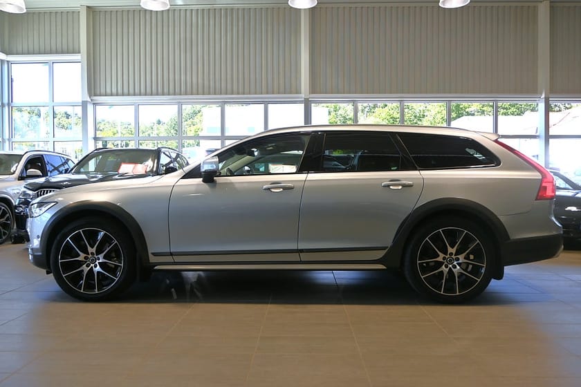 Bild 2 av Volvo V90 Cross Country D5 AWD 235hk PRO Polestar B&W HUD Pano Drag